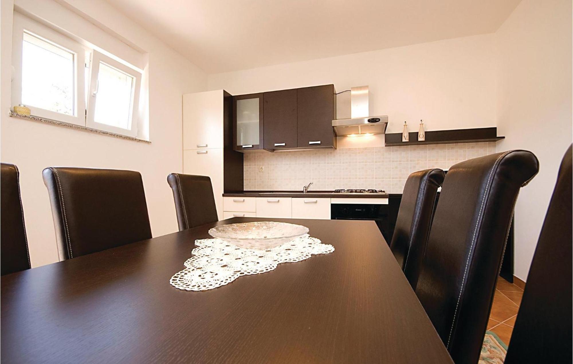 2 Bedroom Nice Apartment In Vir Exterior foto